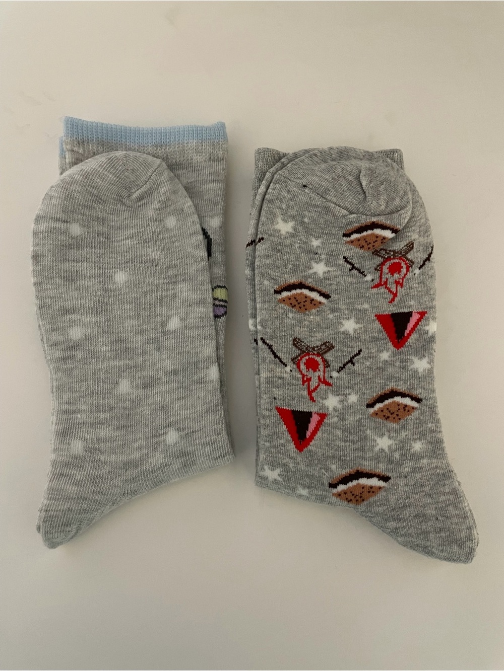 New Gray Socks Snoopy Easter Eggs and S’mores Campfire new without tags OS - Picture 3 of 5